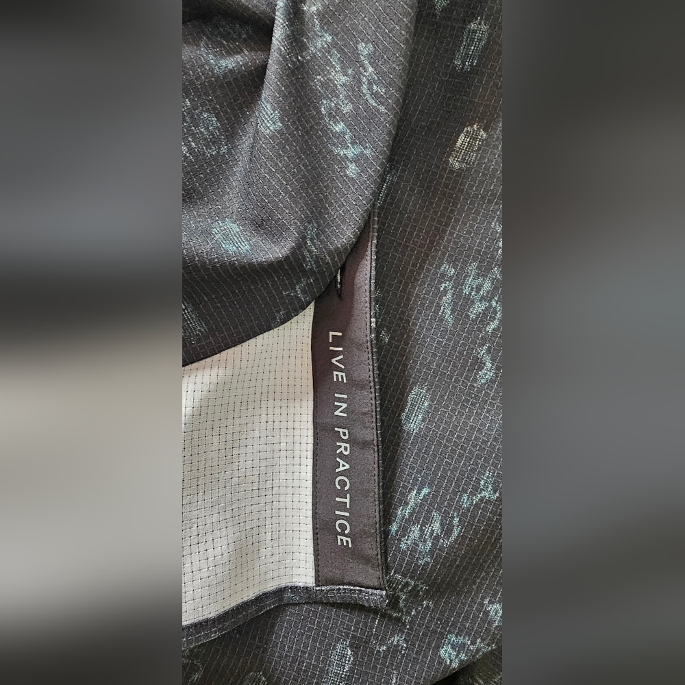 Lululemon Men Shirt 2XL Camo Airing Easy Short Sleeve Black - Picture 9 of 9